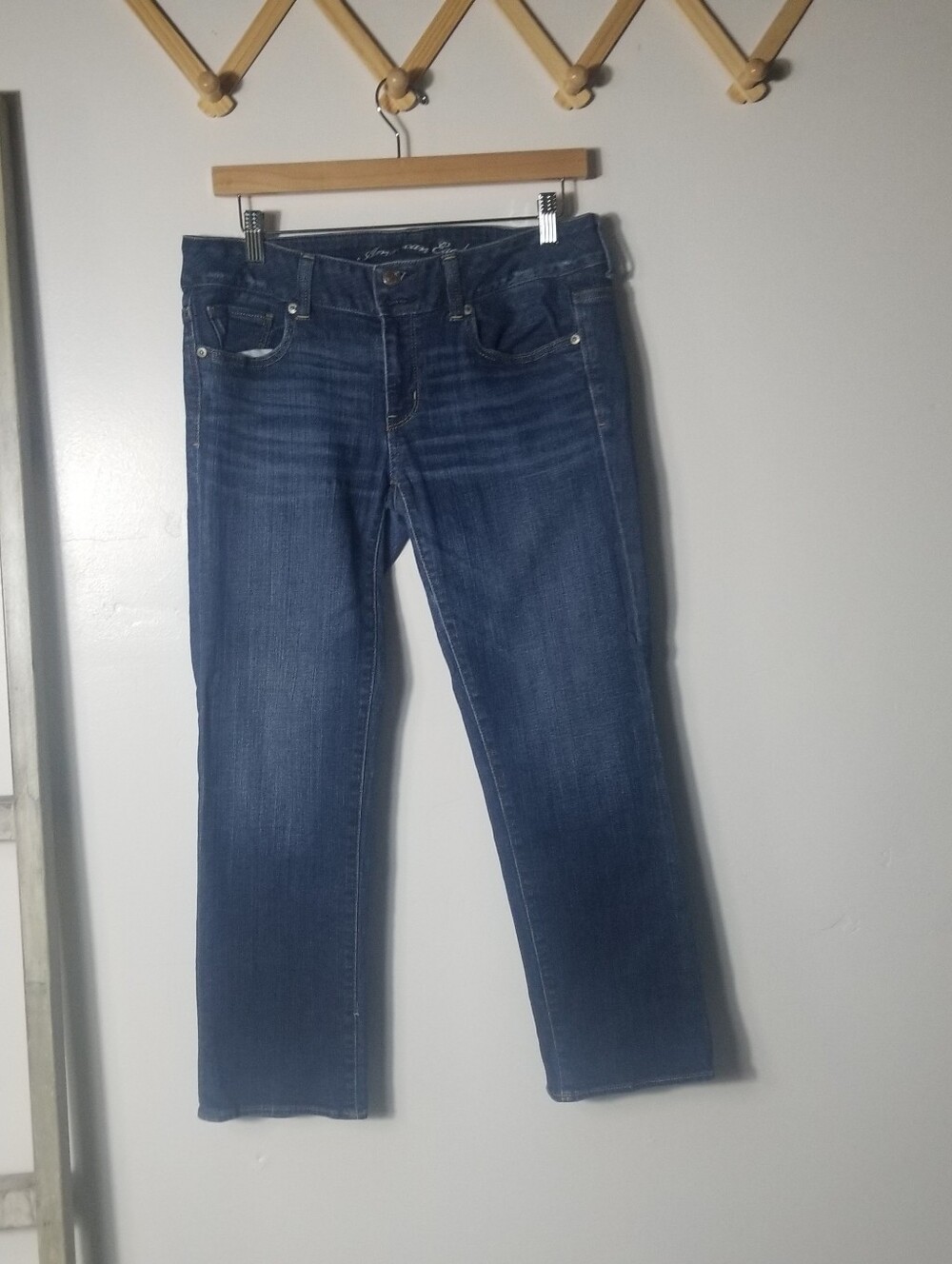 AMERICAN EAGLE WOMEN'S ARTIST CROPPED JEANS SIZE 8